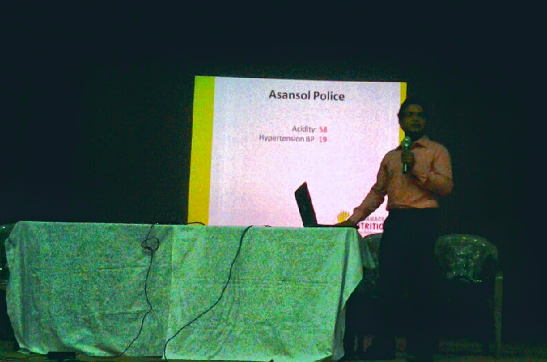 An archival session discussing group health findings with Asansol Police personnel